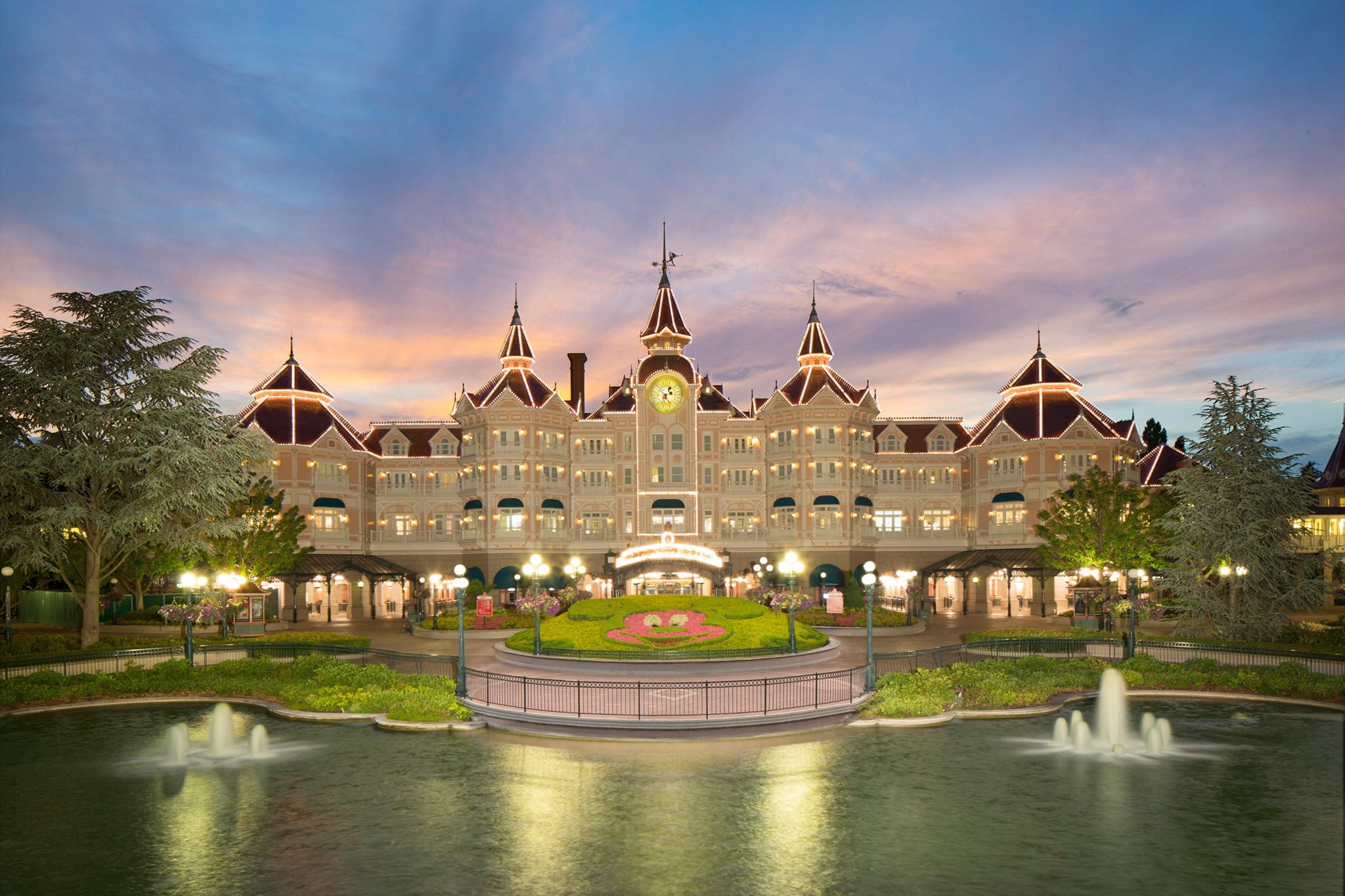 Disneyland Hotel